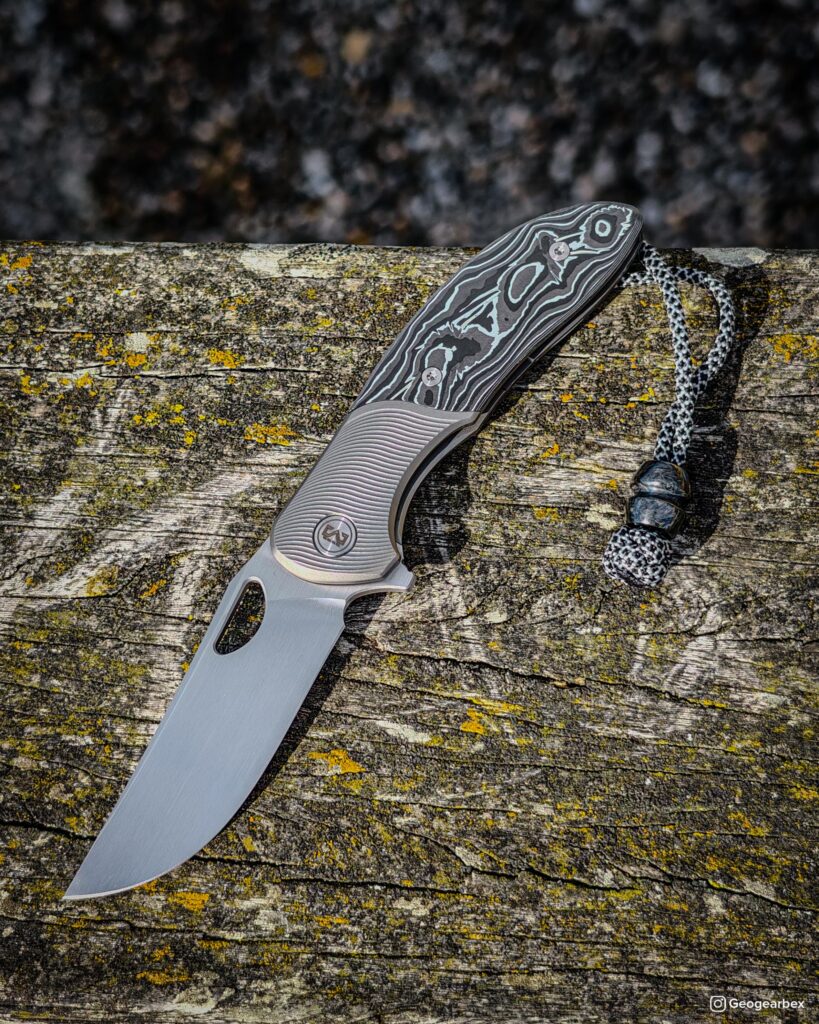Great #titaniumtuesday with the stunning miguronknives Dromos in M390 🤩 and rocking an assorted carboncraftings bead