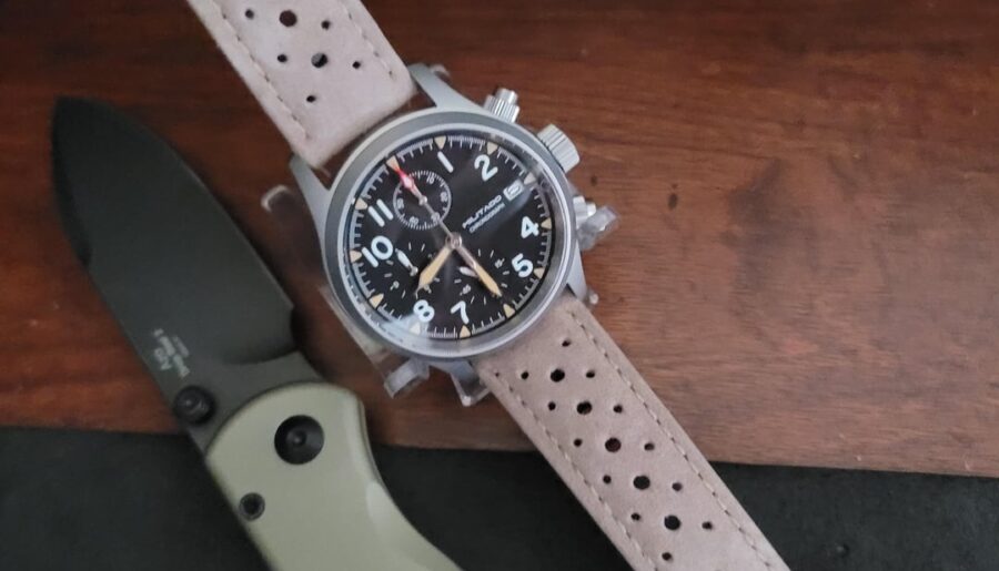 This duo is getting a lot of carry. . . Kizer Drop Bear 2. . . Militado Chronograph