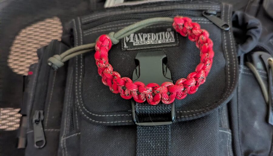 My first paracord survival band