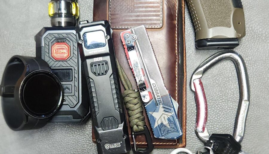 Happy Friday everyone this is my normal EDC