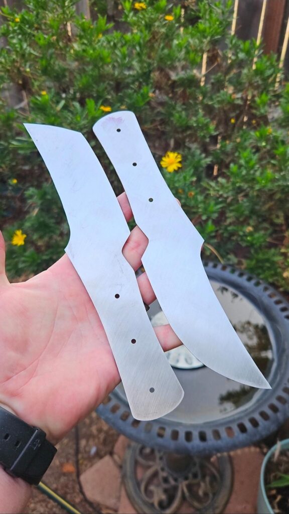 Working on refining the Ronin XL. Slimmed down the handles a bit and gave the blades a lil more swoooop