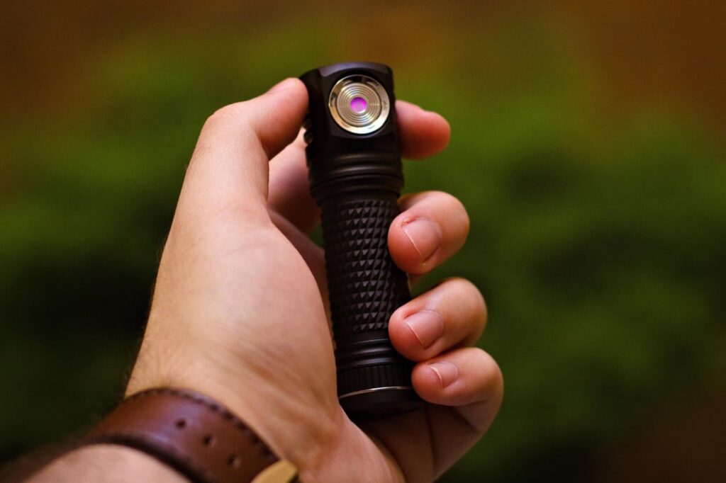 [Review] FireFlies Z1 Artemis: New FireFLies 18650 flashlight