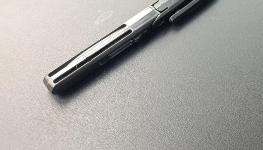 Got a box of these in Japan. It’s my EDC pen cutter.