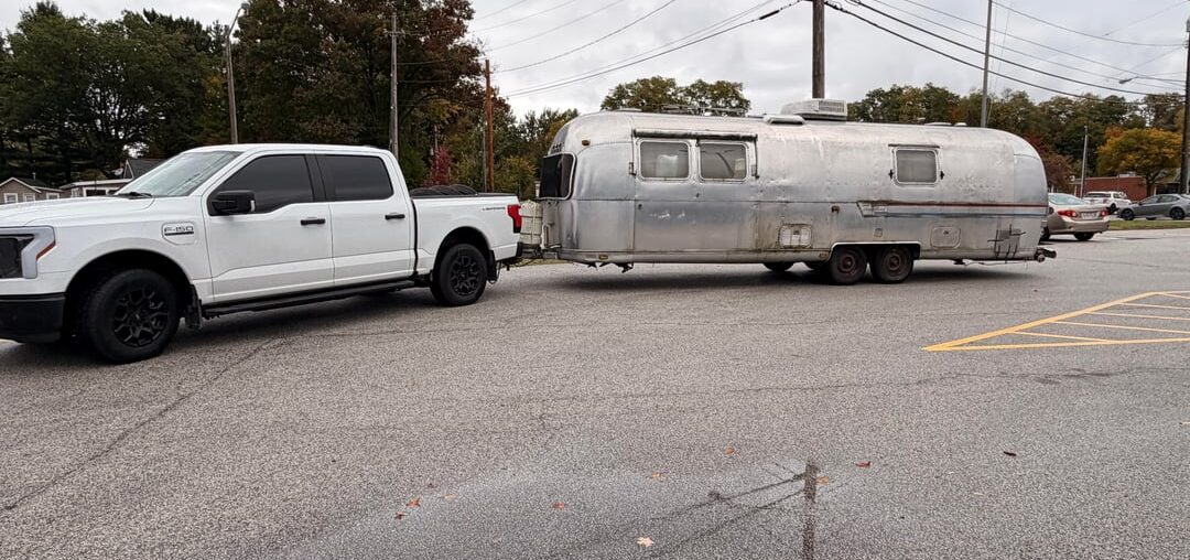 Picked up a new old toy 😊 1976 Airstream Sovereign Land Yacht